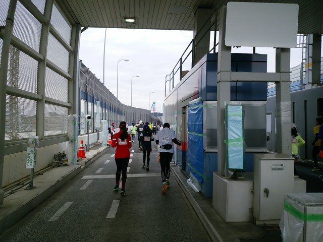 横浜マラソン2016／首都高入り口