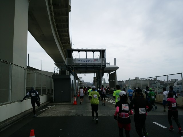 横浜マラソン2016／首都高出口