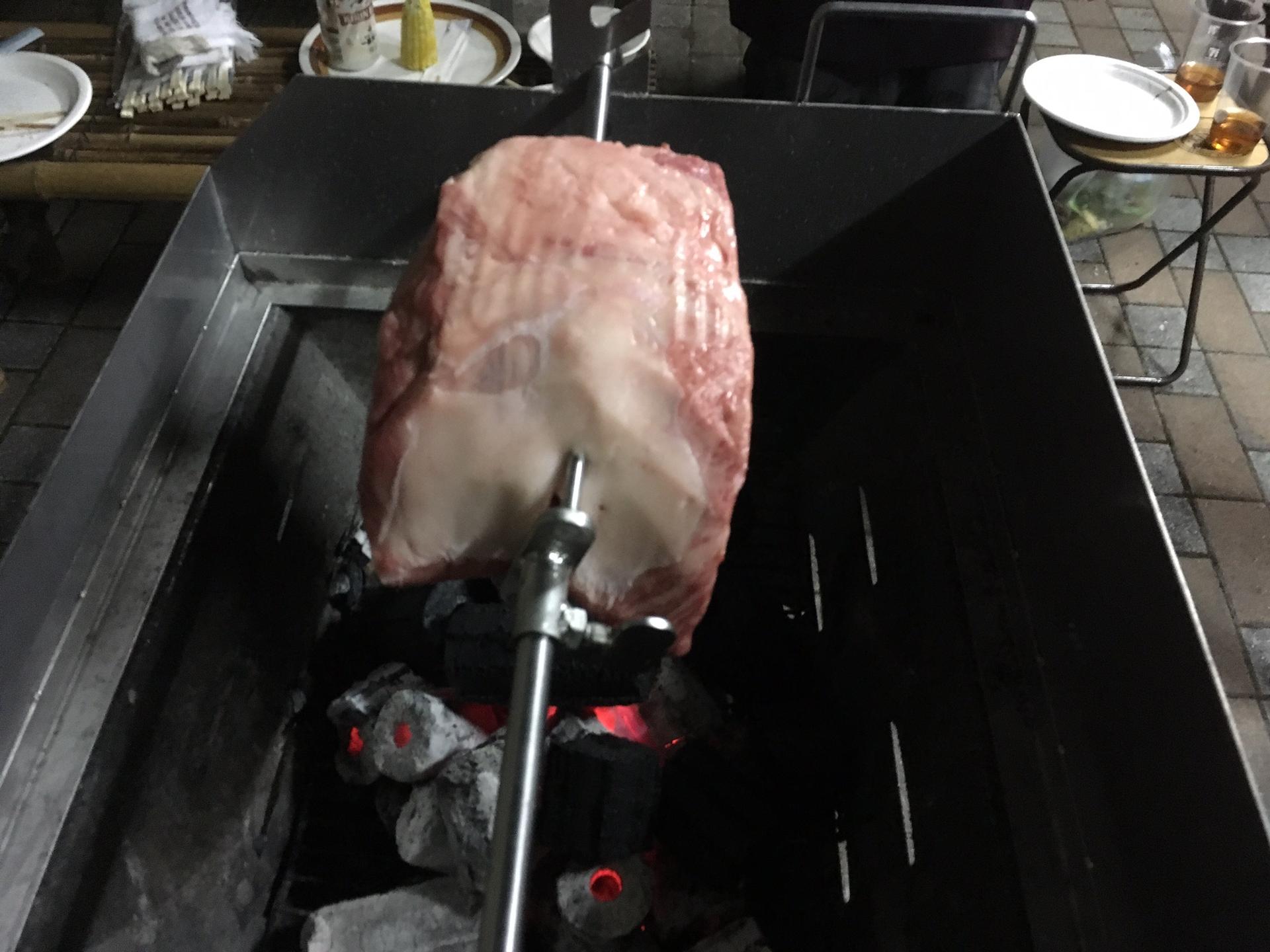 モンハンか!?脅威の肉焼きマシーン!